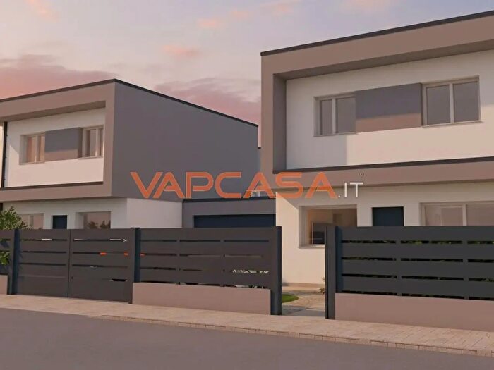 Casa quadrilocale in vendita in Via Marconi, Cortenuova