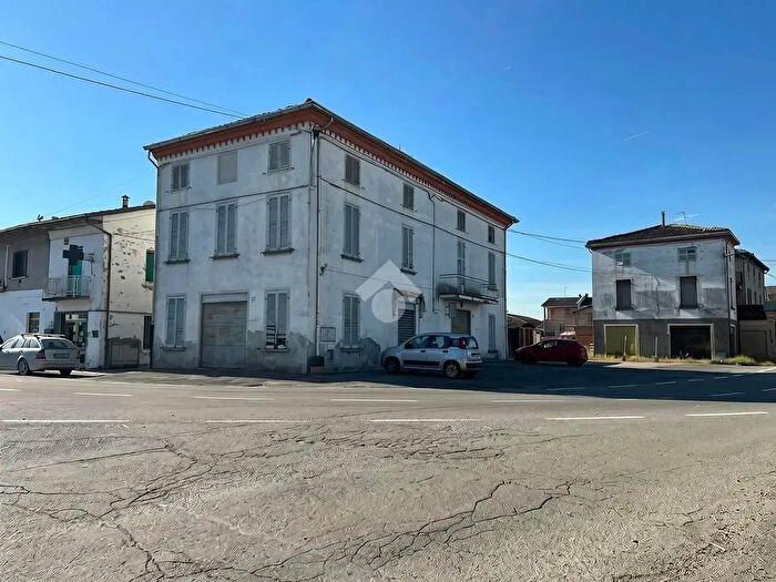 Casa quadrilocale in vendita in Strada per Soragna, Soragna