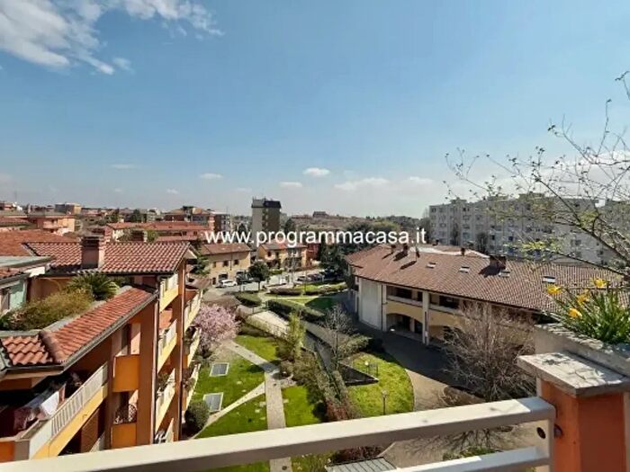 Appartamento quadrilocale in vendita in Via Roma, Segrate