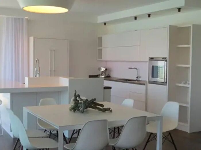 Appartamento quadrilocale in vendita in Via Levrini, Padenghe Sul Garda