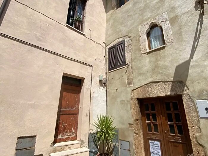 Appartamento quadrilocale in vendita in Via Roma, Alviano