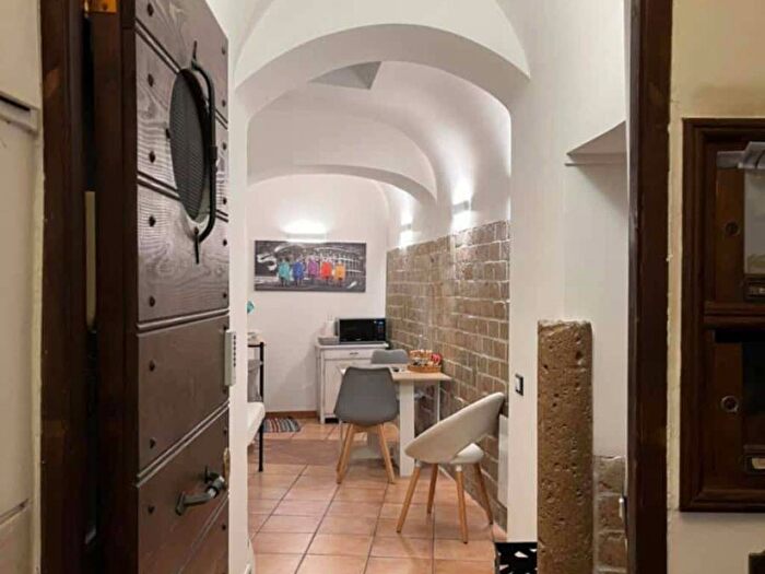 Appartamento bilocale in affitto in Via dei Capocci, Monti, Roma