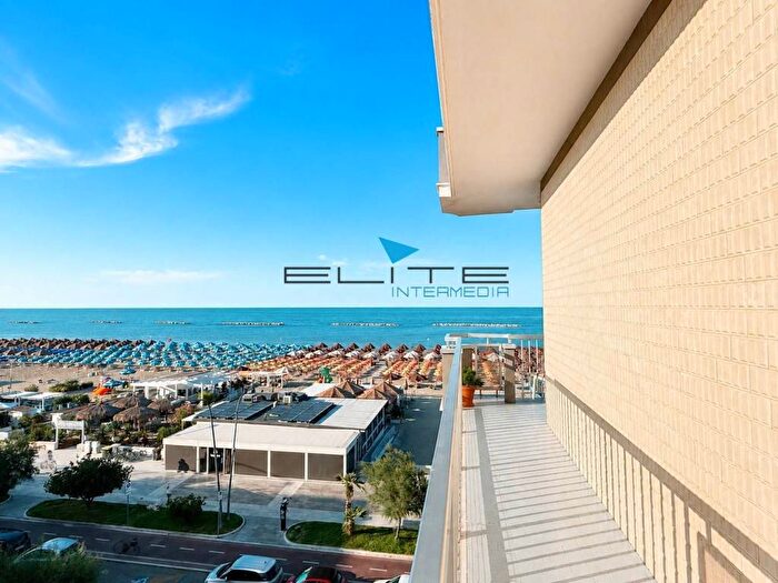 Appartamento con 6 locali in affitto in Lungomare Matteotti, Via Venezia Lungofiume Paolucci, Pescara