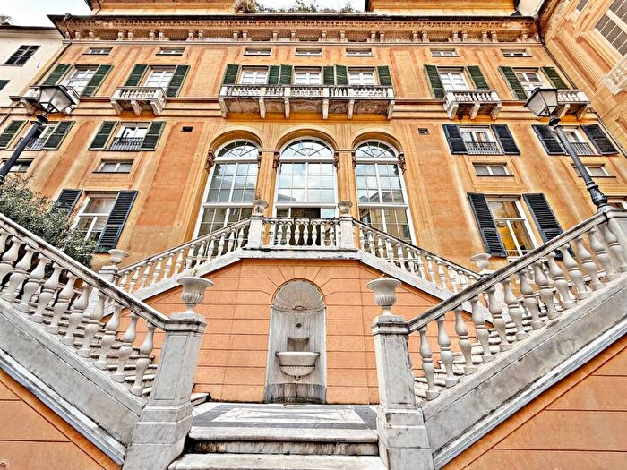 Appartamento con 5 locali in affitto in Via Roma A, Centro Città, Genova