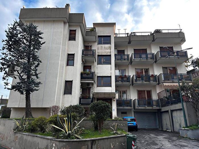Appartamento quadrilocale in affitto in Via La Mennolella, Carmine Alto, Salerno