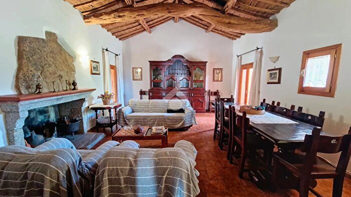 Casa quadrilocale in vendita in Via Stazzi di Vaddi Longa, Arzachena