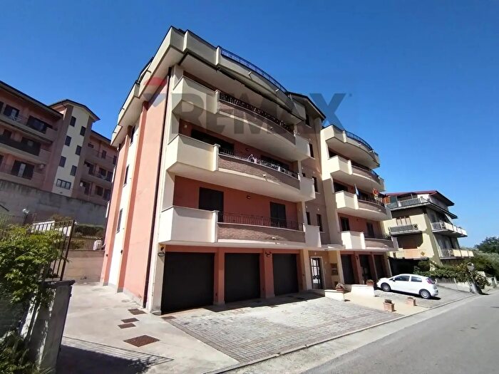 Appartamento con 5 locali in vendita in Via di Benevento, Paduli