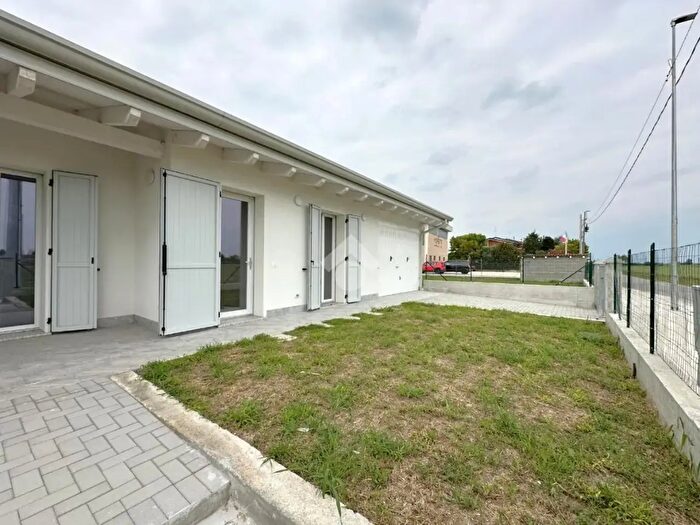 Casa quadrilocale in vendita in Via Malpaga, Ghedi