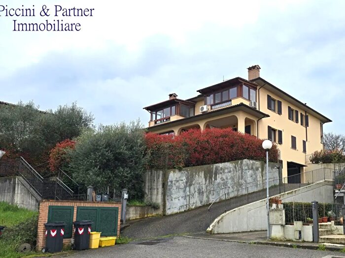 Appartamento con 7 locali in vendita in Via degli Etruschi, Paciano