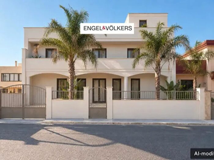 Casa con 6 locali in vendita in Piazza Beethoven, Lequile