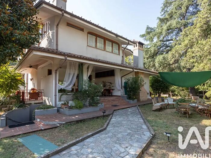 Casa con 16 locali in vendita in Via Alcide De Gasperi, Appignano