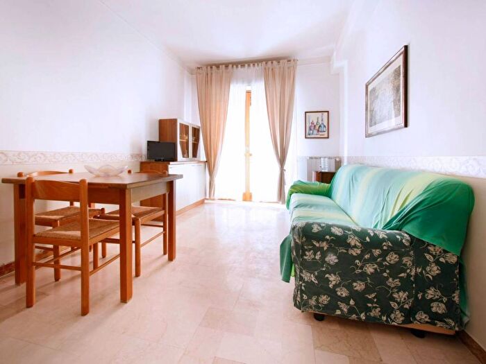 Appartamento bilocale in affitto in Via Roma Borgo Barusso, Alassio