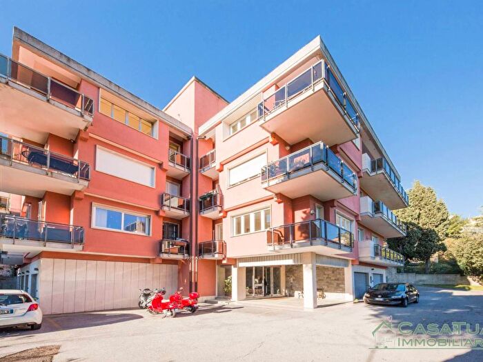 Appartamento con 5 locali in affitto in Via Superiore delle Castagne, Albaro, Genova