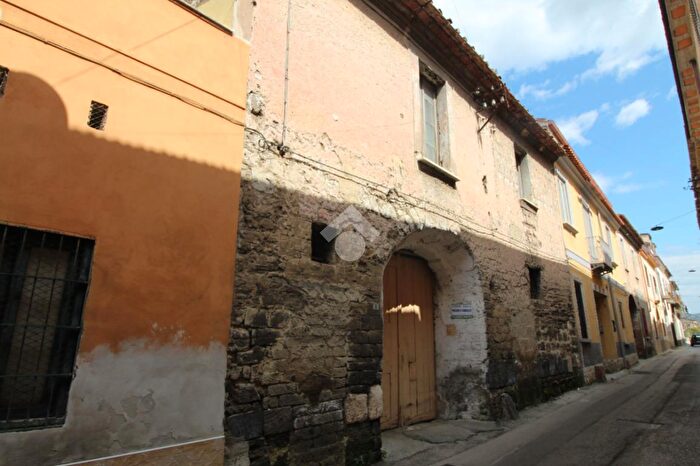 Casa con 11 locali in vendita in Via San Leucio, Casagiove