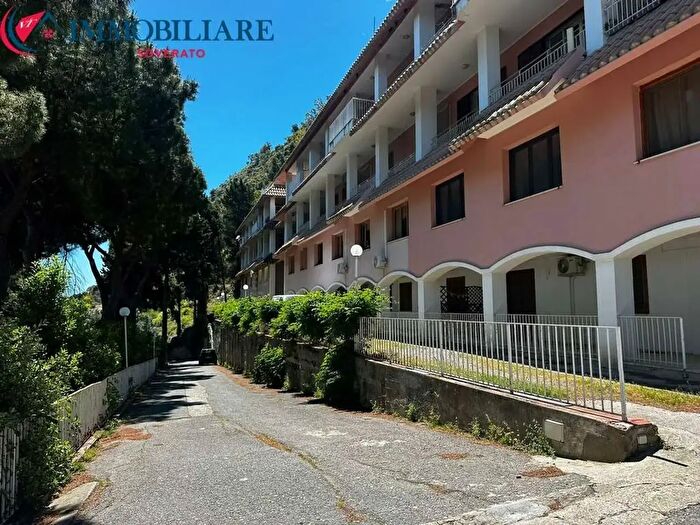 Appartamento con 6 locali in vendita in Staletti