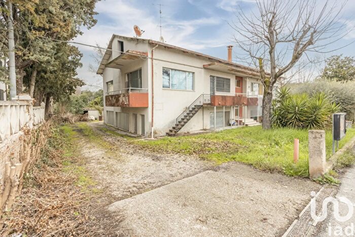 Casa con 5 locali in vendita in Via Ugo Foscolo, Trecastelli