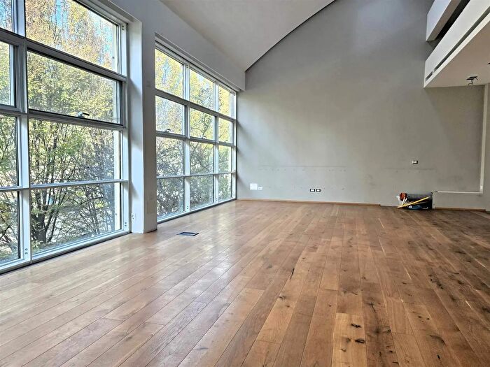 Appartamento quadrilocale in vendita in Via Morimondo, Milano