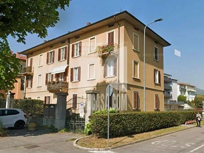 Appartamento trilocale in affitto in Via Pesenti, Alzano Lombardo