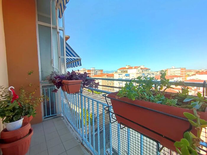 Appartamento quadrilocale in vendita in Via Emilio Zola, Livorno