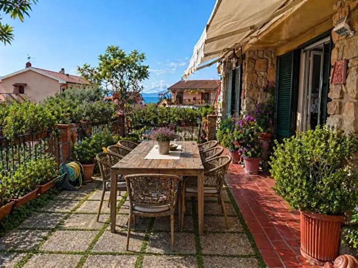 Appartamento con 6 locali in vendita in Via Costa degli Ulivi, Monte Argentario