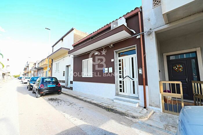 Casa con 8 locali in vendita in Via Amendola, Comiso