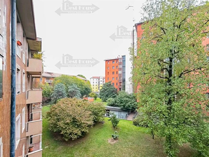 Appartamento quadrilocale in vendita in Via delle Querce, Milano