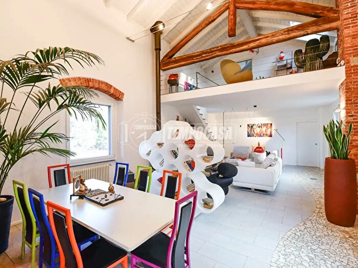 Appartamento quadrilocale in vendita in Via General Cantore, Cantu