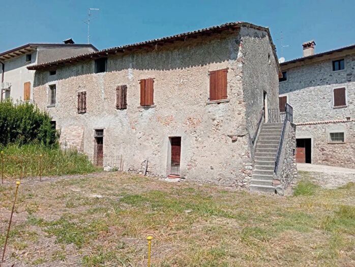 Casa con 5 locali in vendita in Via Moscatello, Monzambano