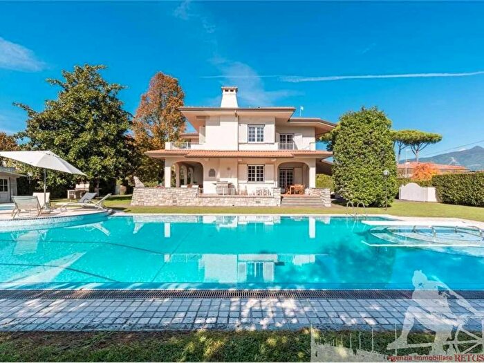 Casa con 6 locali in affitto in Roma Imperiale, Forte dei Marmi