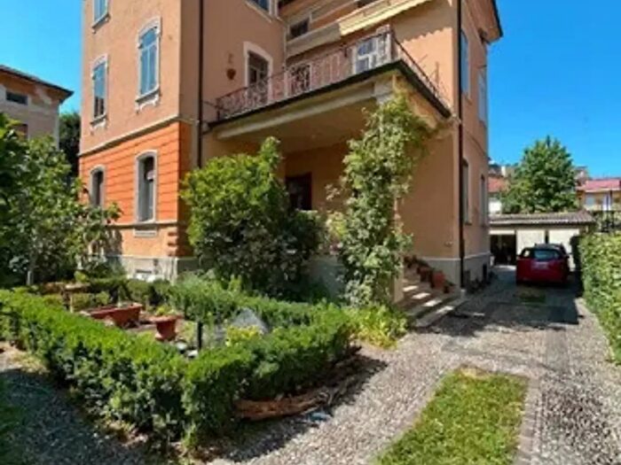 Casa con 6 locali in vendita in Via Monte Nero, Cremona