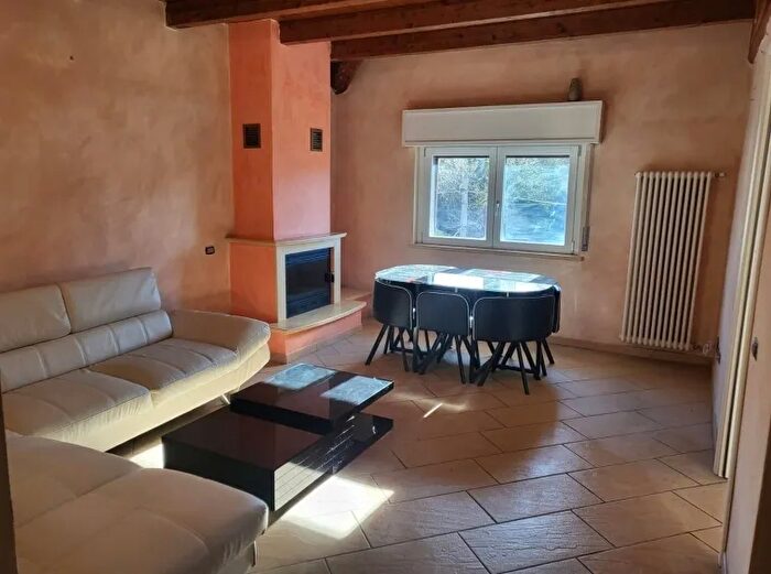 Appartamento trilocale in vendita in Via Arnaldo De Mohr Malnate Va Italia, Malnate