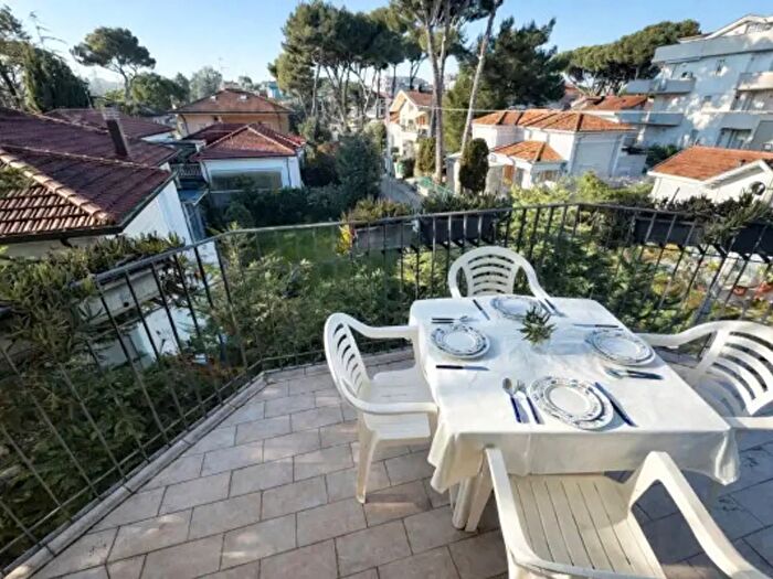 Appartamento trilocale in vendita in Viale Fratelli Bandiera, Riccione