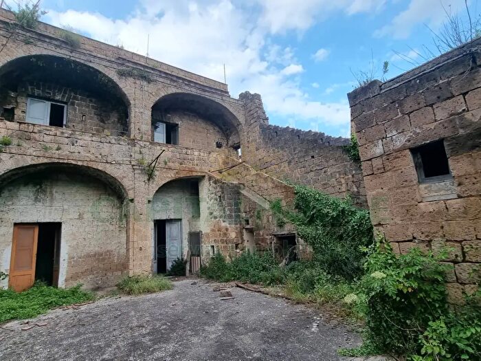 Appartamento con 6 locali in vendita in Portico Di Caserta