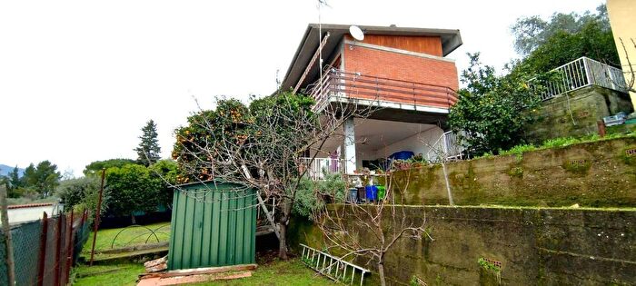 Casa con 8 locali in vendita in Giosuè Carducci, Massa