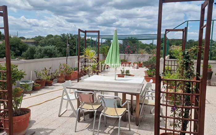 Appartamento quadrilocale in vendita in Viale Gennaro TrisorioLiuzzi, Bari