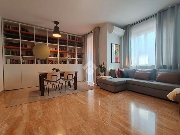 Appartamento quadrilocale in vendita in Via Sporting Mirasole, Opera