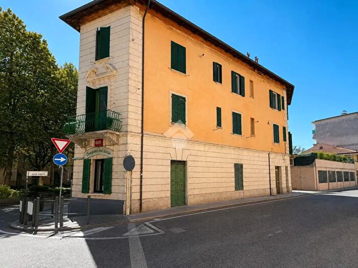 Appartamento bilocale in vendita in Via Lotto, Ancona