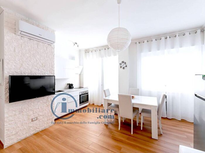 Appartamento bilocale in affitto in Viale Cassala, Navigli Darsena, Milano