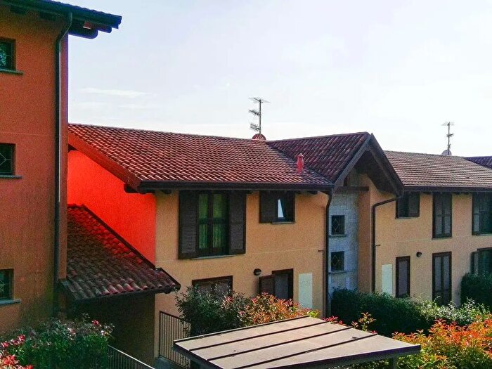 Appartamento bilocale in vendita in Via Leopardi, Gavirate