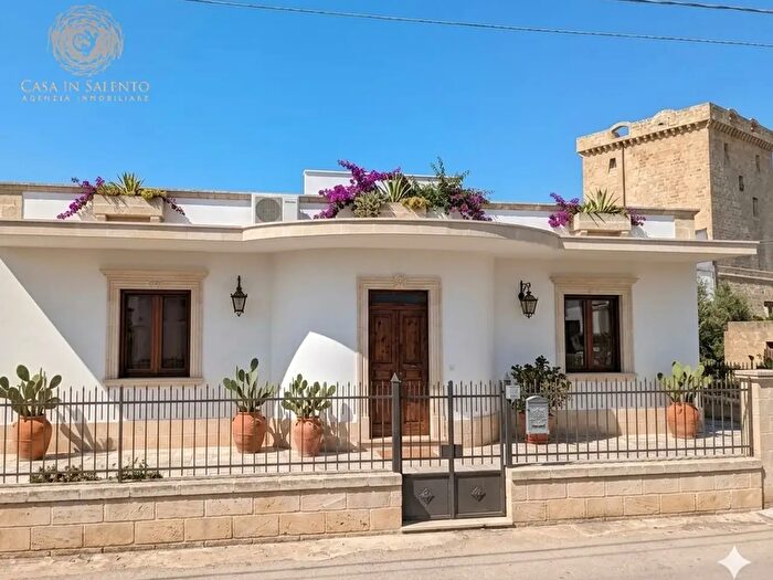 Casa con 8 locali in vendita in Ia Papa Giovanni XXIII, Morciano Di Leuca