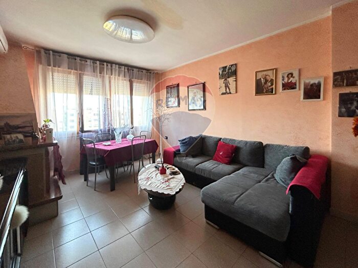 Appartamento trilocale in vendita in Via Lione, Aprilia