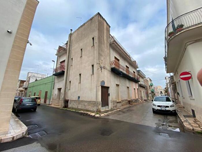 Appartamento con 6 locali in vendita in Via Alessandro La Marmora a, Manduria