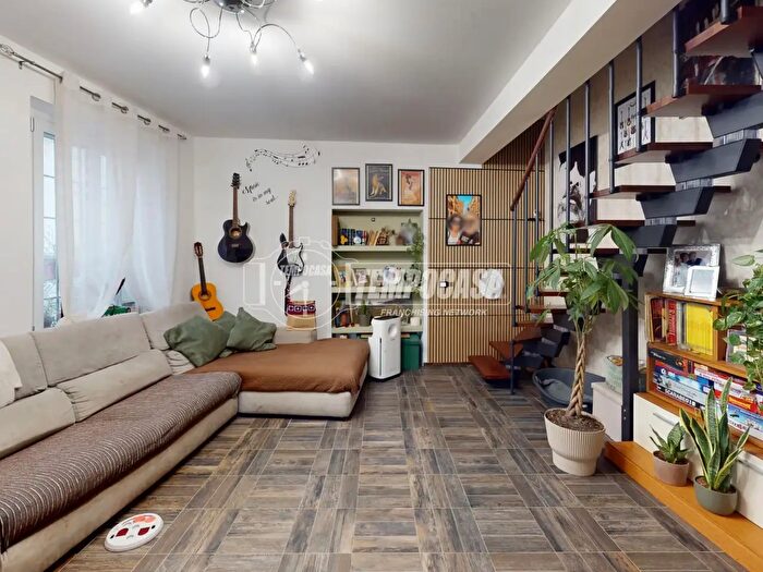 Casa trilocale in vendita in Via Pace, Cassinetta Di Lugagnano