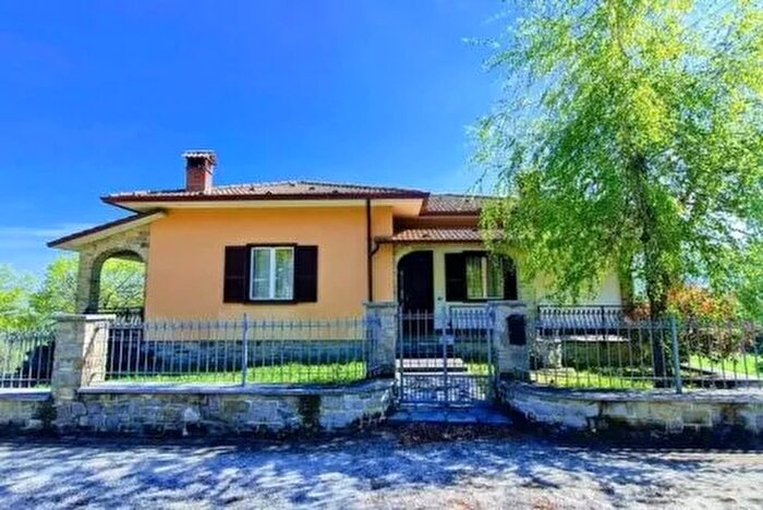 Casa con 5 locali in vendita in Frazione Crotta Romagnese, Romagnese