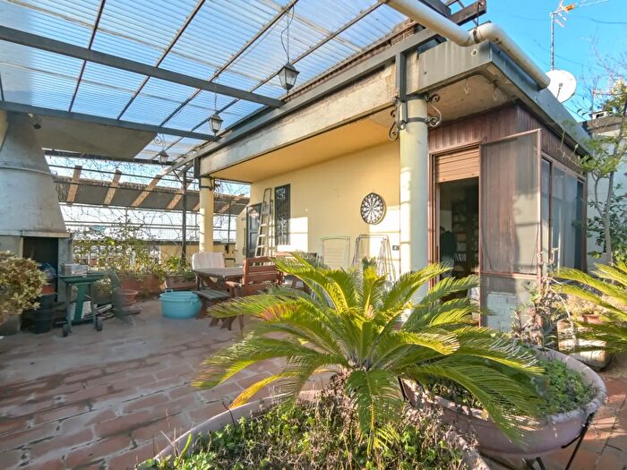 Appartamento con 7 locali in vendita in Via Ventimiglia, Torino