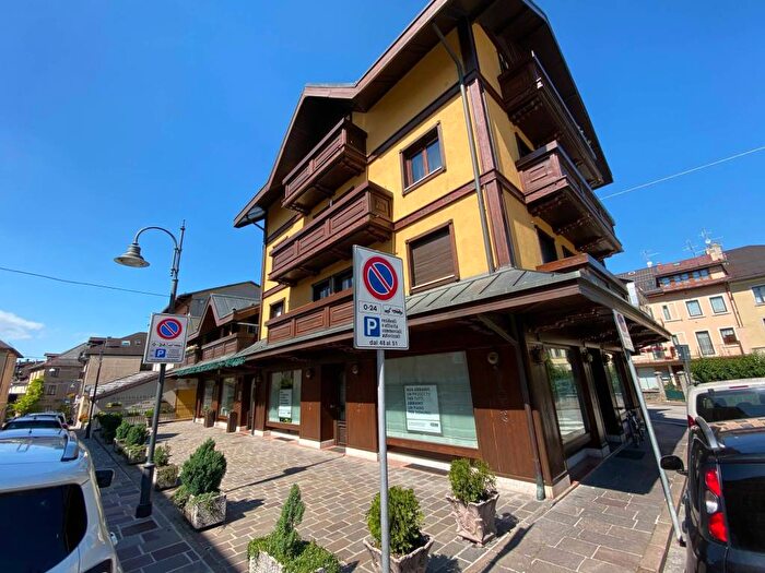 Appartamento bilocale in affitto in Via Monte Ortigara, Centro, Asiago