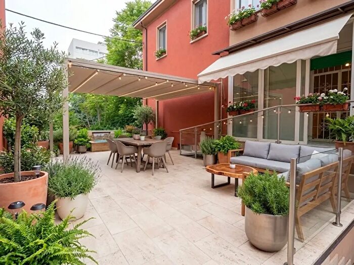 Appartamento con 5 locali in vendita in Bologna