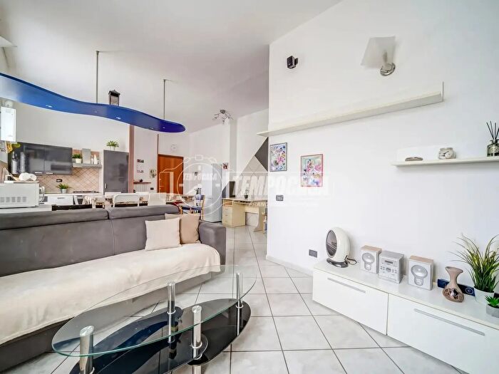 Appartamento in vendita in Via Giusti, Gallarate