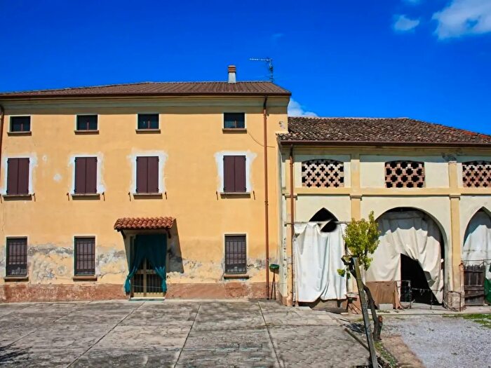 Casa con 8 locali in vendita in Strada Goite, Piubega
