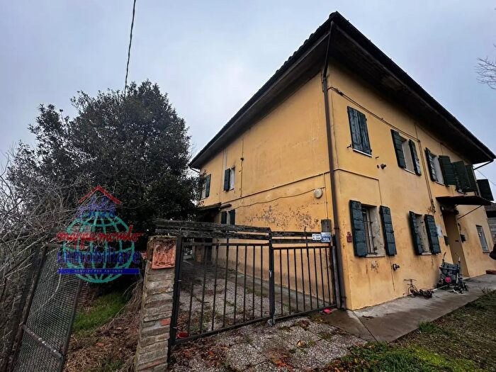 Casa con 5 locali in vendita in Via Guadora, Cento